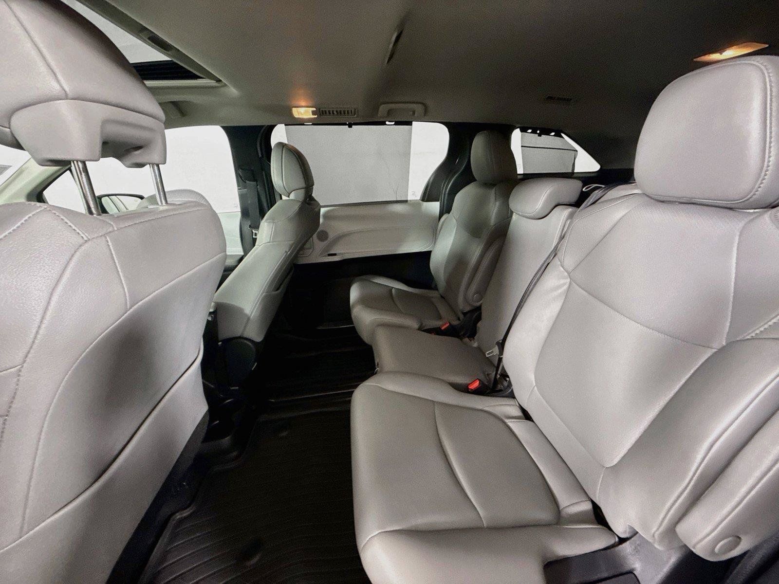 Certified 2026 Toyota Sienna XLE FWD image 33