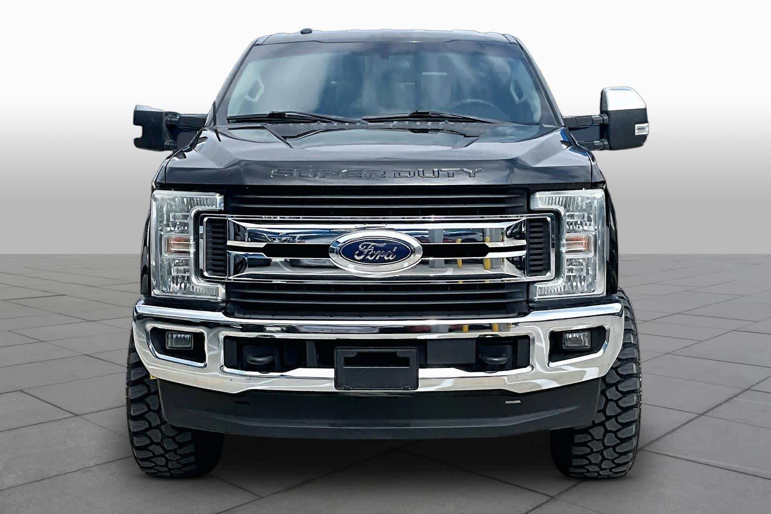 Used 2017 Ford F250 XLT w/ XLT Premium Package AWD/4WD image 4