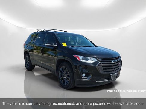 Used 2021 Chevrolet Traverse RS w/ LPO, Cargo Package FWD image 3