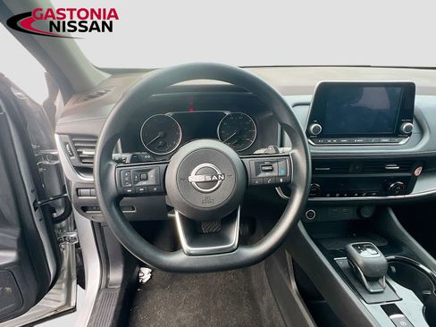 Used 2023 Nissan Rogue SV image 14