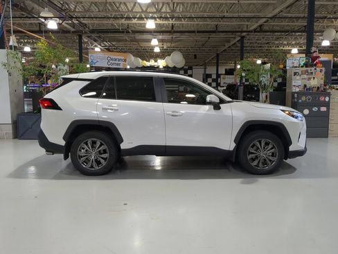 Used 2023 Toyota RAV4 XLE Premium AWD/4WD image 18