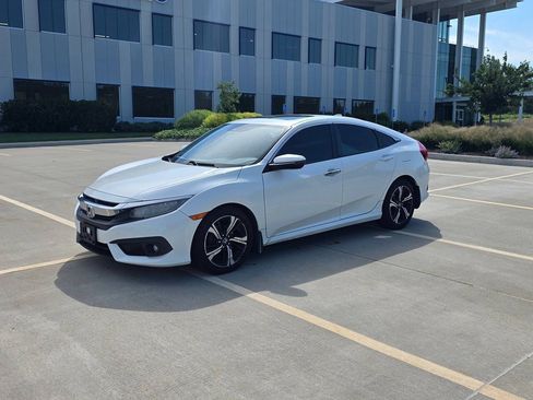 Used 2017 Honda Civic Touring image 2