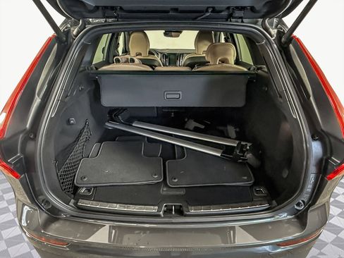 Used 2020 Volvo XC60 T6 Momentum image 35
