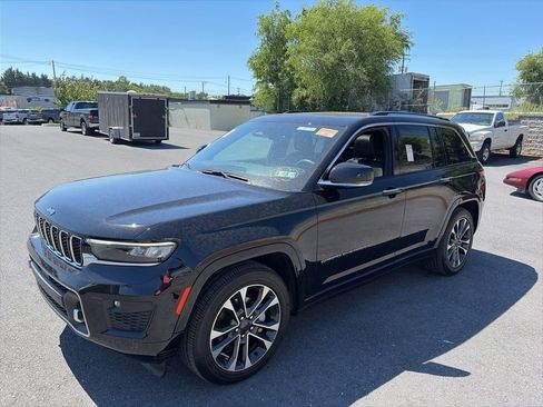 Used 2023 Jeep Grand Cherokee Overland AWD/4WD image 6