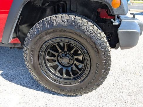 Used 2017 Jeep Wrangler Unlimited Sport w/ Connectivity Group AWD/4WD image 9