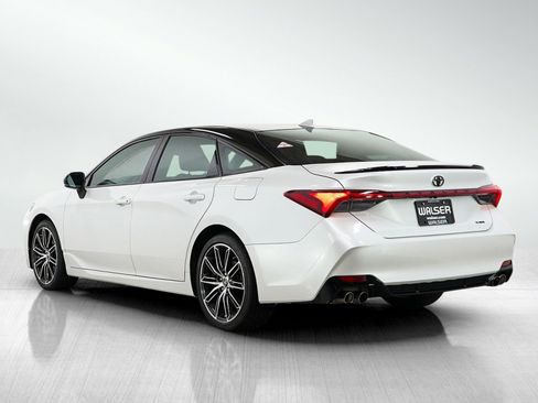 Used 2019 Toyota Avalon XSE w/ All Weather Liner Package FWD image 3