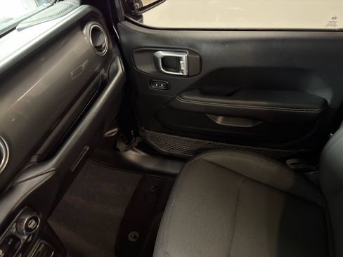 Used 2019 Jeep Wrangler Unlimited Sahara w/ Safety Group image 26