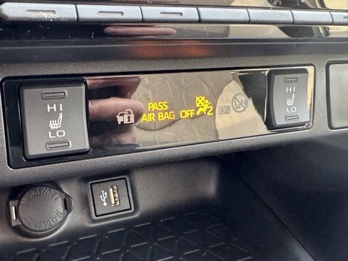 Used 2025 Toyota RAV4 XLE image 15