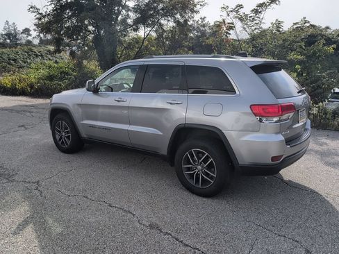 Used 2018 Jeep Grand Cherokee Laredo AWD/4WD image 4
