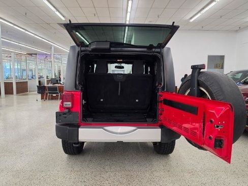 Used 2015 Jeep Wrangler Sahara AWD/4WD image 33