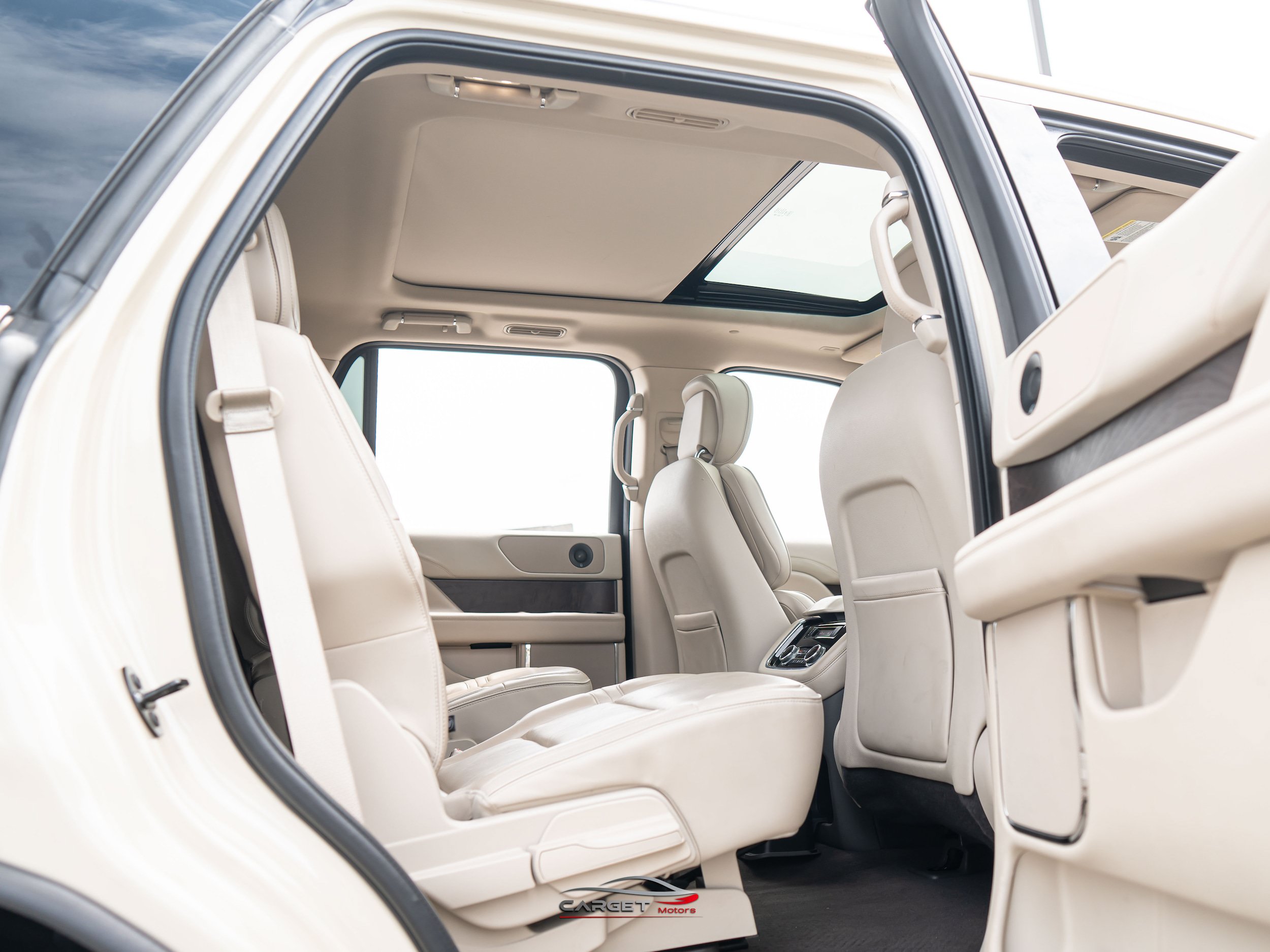 Used 2018 Lincoln Navigator Select w/ Technology Package RWD image 19
