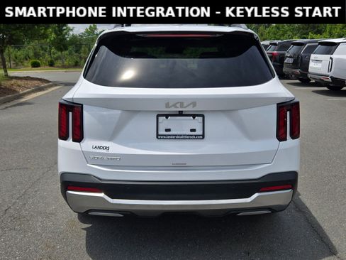 Used 2025 Kia Sorento S w/ Panoramic Sunroof Package FWD image 6