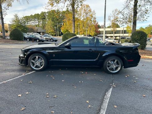 Used 2006 Ford Mustang GT image 2