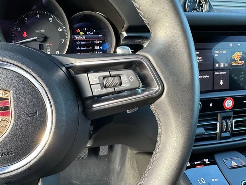 Used 2025 Porsche Macan image 16