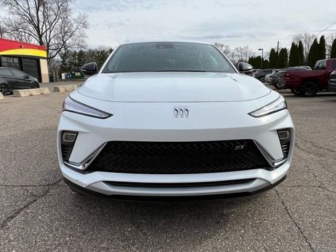 Used 2025 Buick Envista Sport Touring image 8