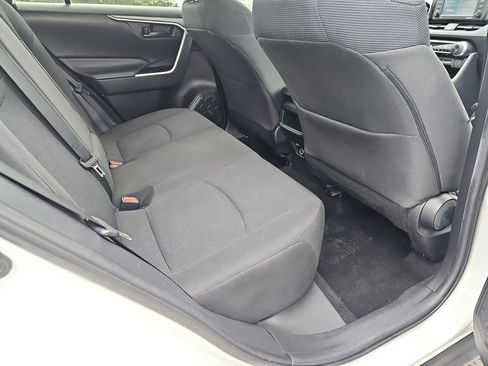 Used 2021 Toyota RAV4 LE FWD image 15