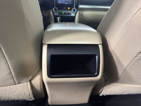 Used 2014 Toyota Camry LE image 33