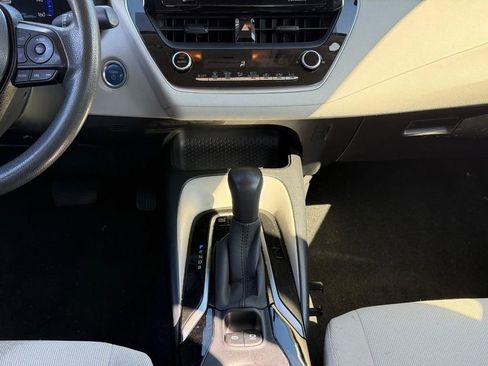 Used 2021 Toyota Corolla LE image 9
