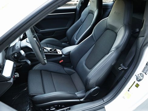 Used 2024 Porsche 911 Carrera T image 5