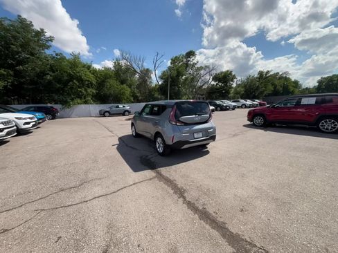 Used 2025 Kia Soul LX w/ LX Technology Package FWD image 16