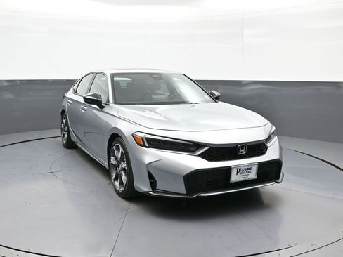 Certified 2025 Honda Civic Sport Touring image 3