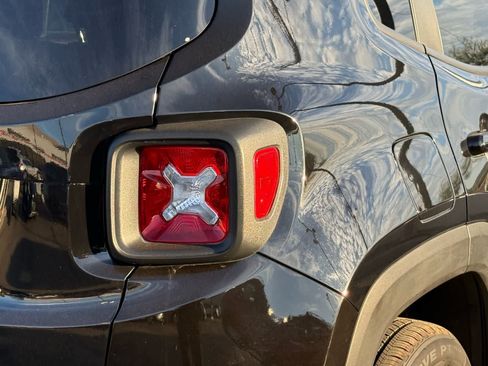 Used 2023 Jeep Renegade Latitude image 13