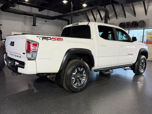 Used 2020 Toyota Tacoma TRD Off-Road w/ Technology Package image 12