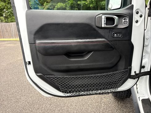 Used 2018 Jeep Wrangler Rubicon AWD/4WD image 12