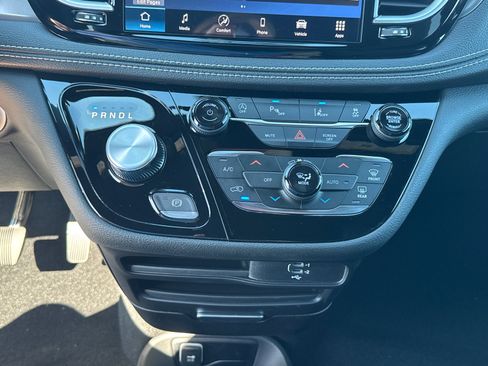 New 2026 Chrysler Pacifica Select w/ S Appearance Package image 13