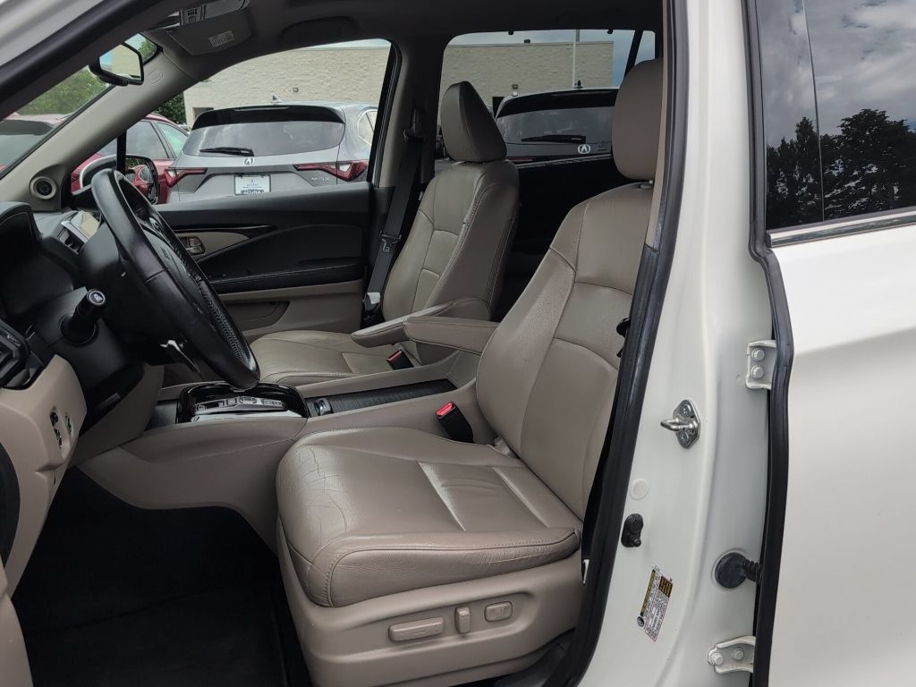 Used 2017 Honda Pilot Touring image 13