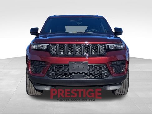 New 2025 Jeep Grand Cherokee 4WD image 2