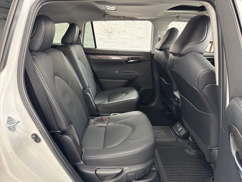 Used 2023 Toyota Highlander Limited image 42