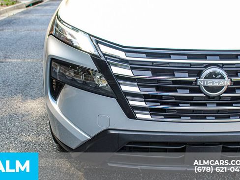 Used 2025 Nissan Rogue SV FWD image 12