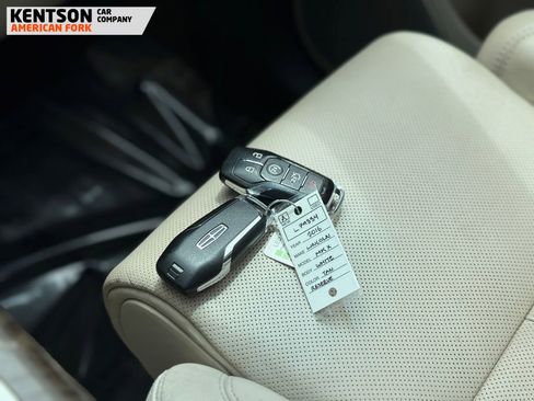 Used 2016 Lincoln MKX Reserve w/ Luxury Package FWD image 37