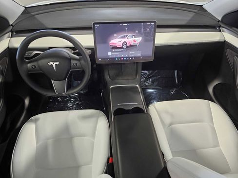 Used 2023 Tesla Model Y AWD image 9