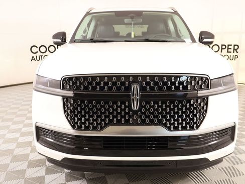 New 2026 Lincoln Navigator Premiere AWD/4WD image 10
