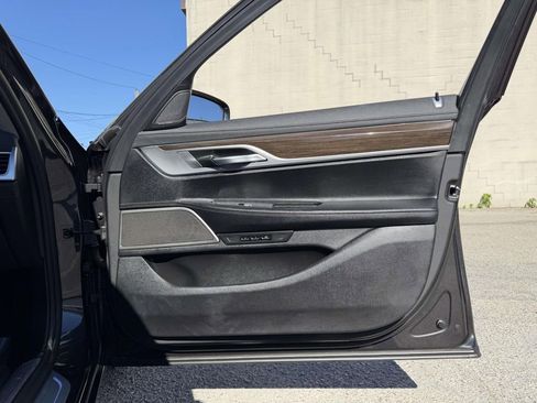 Used 2022 BMW 740i xDrive AWD/4WD image 13
