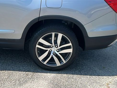 Used 2017 Honda Pilot Touring image 9