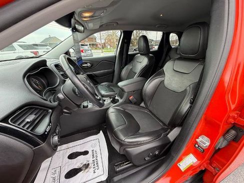 Used 2021 Jeep Cherokee Latitude Plus AWD/4WD image 14
