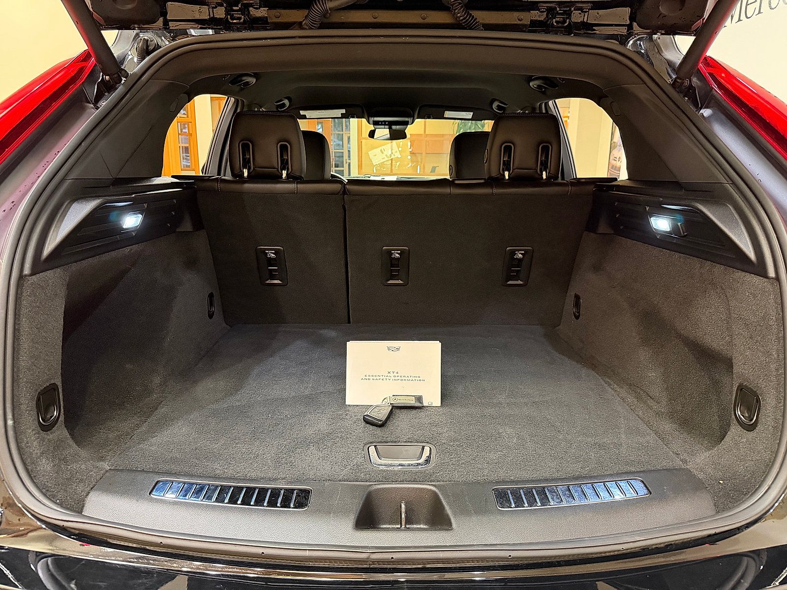 Used 2025 Cadillac XT4 Premium Luxury AWD/4WD image 27