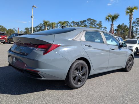 Used 2022 Hyundai Elantra SEL w/ Convenience Package image 4