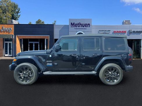 Used 2023 Jeep Wrangler Unlimited Sahara w/ Cold Weather Group AWD/4WD image 8
