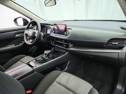 Used 2025 Nissan Rogue SV FWD image 25