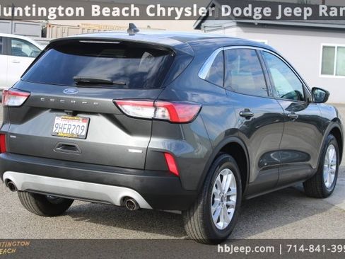 Used 2020 Ford Escape SE image 5
