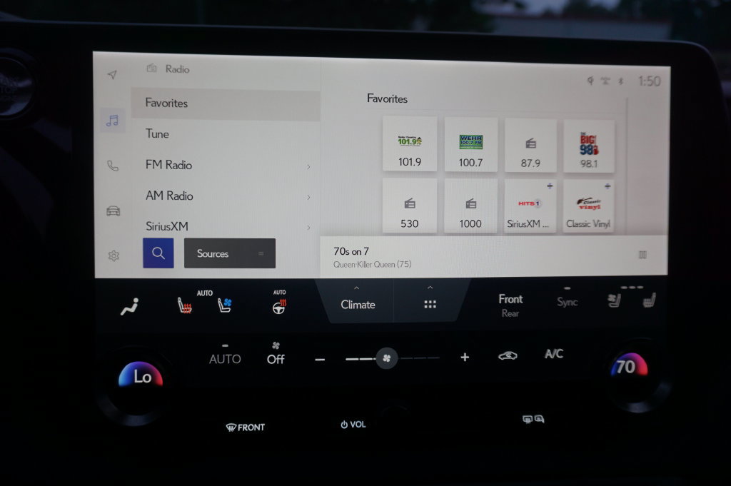 Used 2024 Lexus RX 350 Premium w/ Accessory Package (Z1) FWD image 11