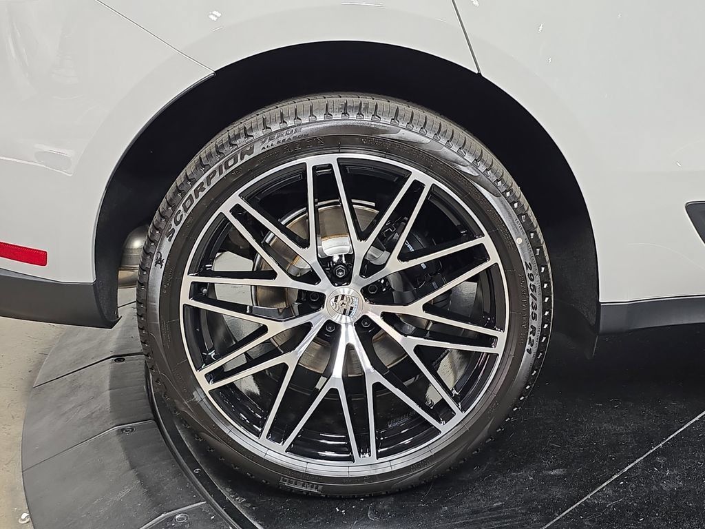 Certified 2026 Porsche Macan AWD/4WD image 29