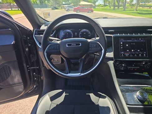 Used 2024 Jeep Grand Cherokee Altitude AWD/4WD image 15