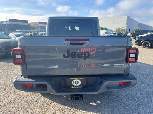Used 2022 Jeep Gladiator Overland AWD/4WD image 6