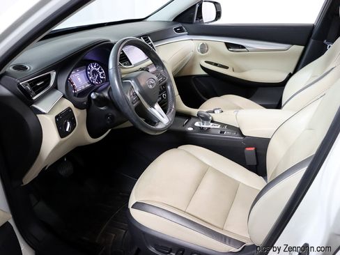 Used 2019 INFINITI QX50 Essential w/ Premium Heat Package image 12