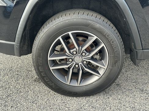Used 2017 Jeep Grand Cherokee Limited AWD/4WD image 17